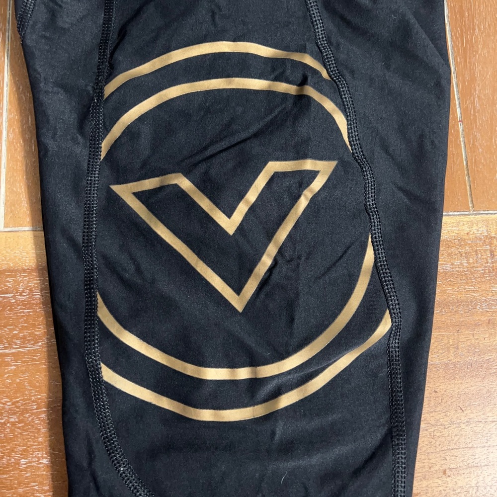 AU9 Tech Pants
Men's Bioceramic™ Compression Pants size- Small